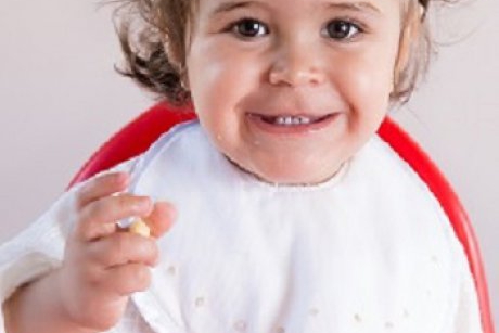 Top 10 cele mai indicate „finger food” pentru bebelușul tău