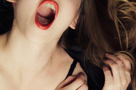 7 lucruri care se întâmplă dacă mimezi orgasmul