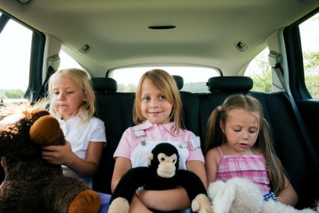 4 accidente auto la care nu te gândeşti, dar care pot răni copiii
