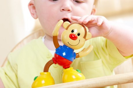 Jucării pentru bebeluși fericiți