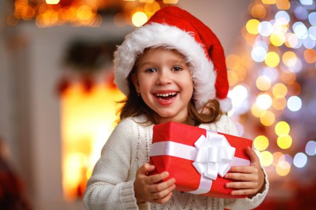 Creștem copii consumeriști. Se vede cel mai bine de Crăciun. Și este numai vina noastră!