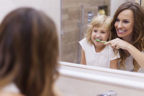 Cum sa inveti copilul sa se spele pe dinti
