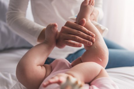 Sarcina, alăptarea și bebelușul: ghidul produselor cosmetice BIO