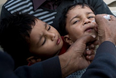 Mamă de 38 de ani și fiica ei de 16 ucise în timp ce administrau vaccinul antipoliomielitic copiilor din Pakistan