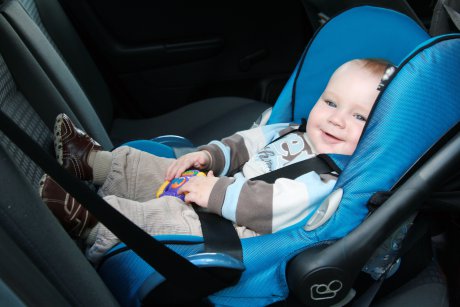 Cu masina sau in parc: Reguli obligatorii pentru siguranta copilului