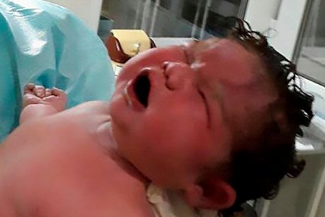 Mamă eroină a născut un bebe de 6 kg, natural, fără analgezice