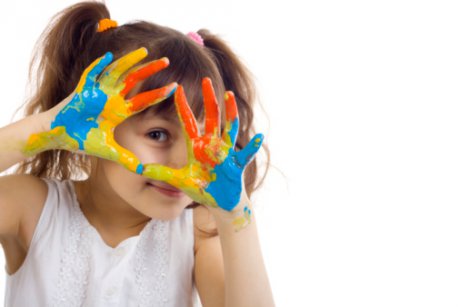 10 strategii deosebite pentru a creste un copil FERICIT