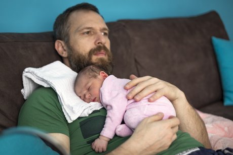 Mărturia unui tată: de ce am plâns când s-a născut fetița mea