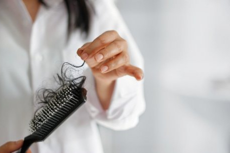 7 alimente pe care ar trebui să le consumi pentru a preveni căderea părului
