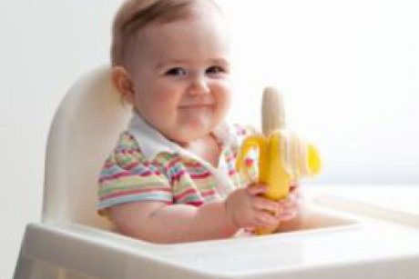 Cum introduci mancarea solida in dieta bebelusului tau