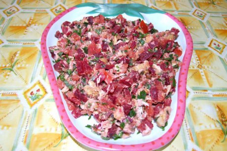 Salata din sfecla rosie cu piept de pui