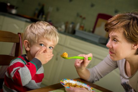 De ce nu trebuie să obligi copilul să mănânce tot din farfurie