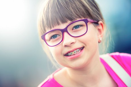 12 semne care îți spun că al tău copil ar putea avea nevoie de un aparat dentar