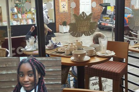 VIDEO | Adolescenți abuzați de către un ospătar în fața unei cafenele celebre din Londra