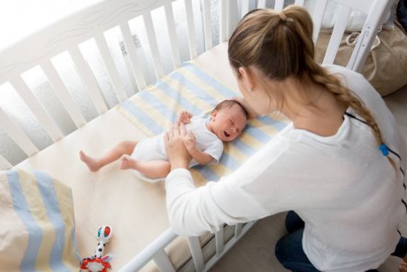 5 situații înfricoșătoare care apar în prima lună a bebelușului și cum să le gestionezi