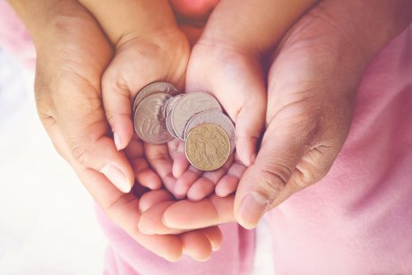 8 moduri în care poți economisi bani pentru viitorul copilului