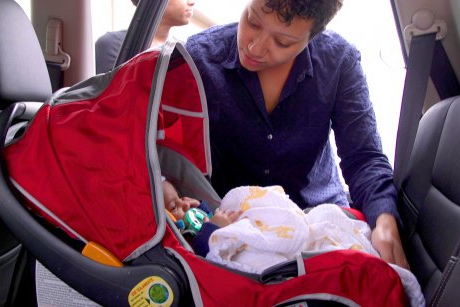 Scaun auto bebe – Sfaturi pentru achiziționarea unui produs sigur și fiabil