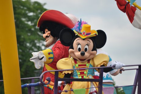 Cum am dus copilul la Disneyland fără să îmi ruinez nici portofelul, nici răbdarea