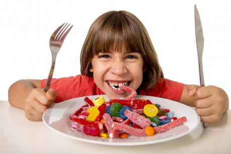 10 semne că al tău copil mănâncă prea mult zahăr