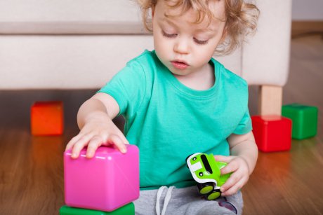 Jucăriile senzoriale și importanța lor în dezvoltarea bebelușului