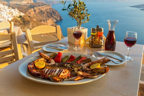5 rețete delicioase care îți aduc Grecia în farfurie