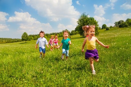 Motive să-l lași pe copilul tău cât mai des în natură