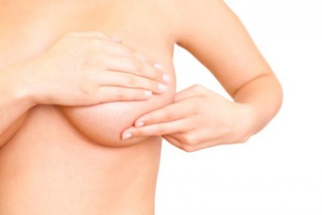 Ce ar trebui sa stii inainte de interventia chirurgicala cu implanturi mamare