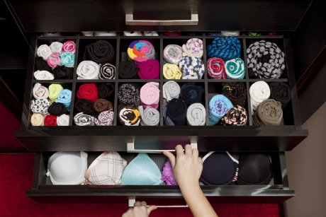 10 moduri ingenioase de a împături rufele pentru a economisi spațiu