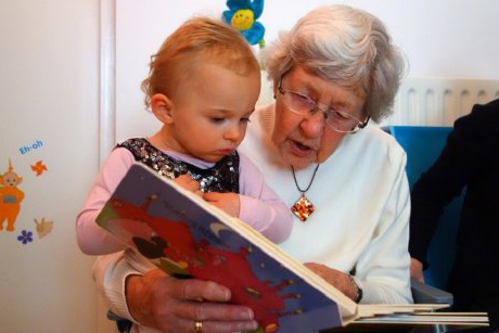 8 studii care te vor convinge că a crește copilul lângă bunici este cel mai bun lucru pe care îl poți face