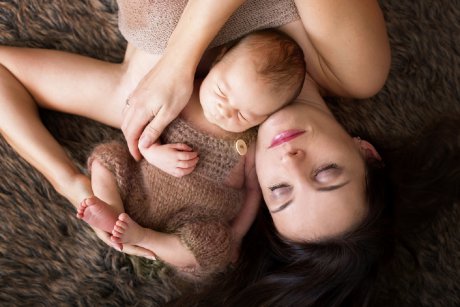 Motivul incredibil care explică de ce bebelușii nu pot dormi fără mama