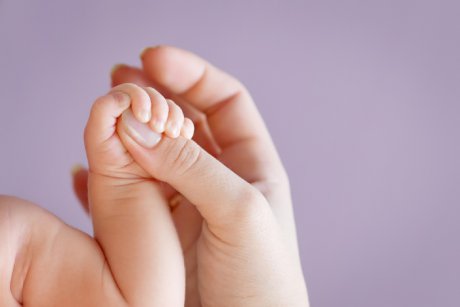 8 reflexe ale nou-născutului, pe care trebuie să le verifici zilnic