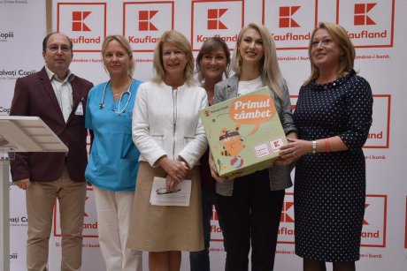 Kaufland România aduce tinerelor mame Primul zâmbet,  cutia cu lucruri necesare în primele zile de viață ale copilului