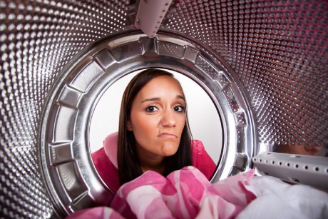 5 semne că trebuie să îți repari mașina de spălat