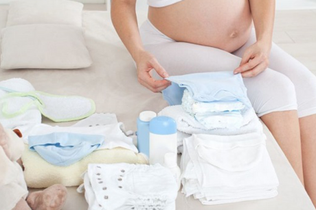 Listă completă cu produsele de care ai nevoie în bagajul de maternitate