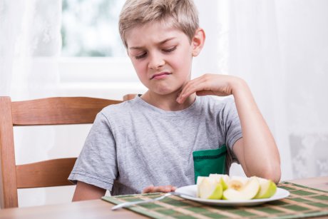 Ce poți face dacă ai un copil care nu mănâncă suficiente fructe și legume