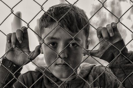 Povestea tristă a copilului român născut în Italia, care nu este recunoscut de nicio țară