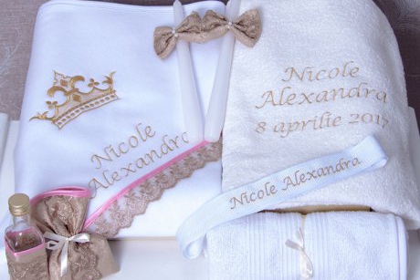 Moda la botez – trusouri personalizate și atent lucrate de la Couture Bebe