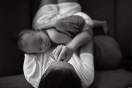 Ce trebuie să știi despre depresia post-natală direct de la mamele care s-au confruntat cu ea