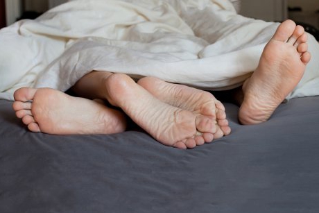 6 motive pentru care ar trebui sa dormi dezbracata