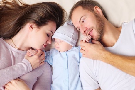 Somnul bebelușului: ritualul la care părinții mileniali au renunțat și care trebuie reinstaurat
