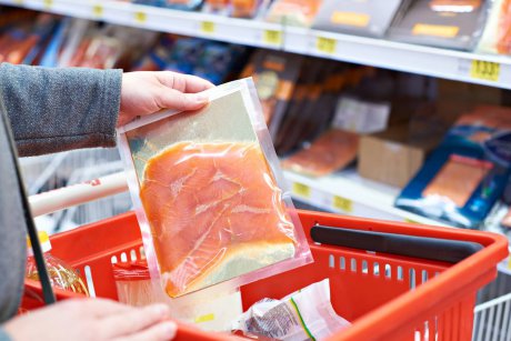Produs alimentar contaminat și retras de pe rafturi în unul din hypermarketurile din România