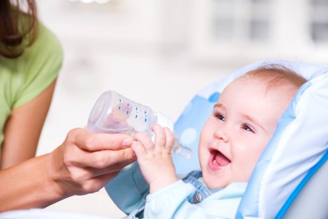 Consumul de apă la bebeluși - Ce trebuie să știi