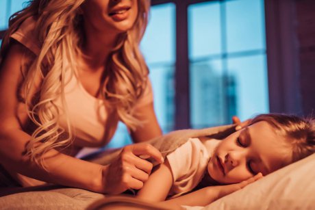 Strictețea programului de somn are beneficii dovedite științific pentru mamă și copil
