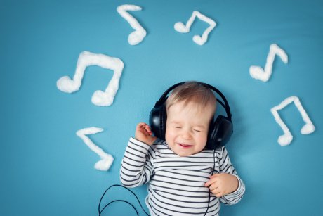 Cum afectează sunetele puternice dezvoltarea bebelușului