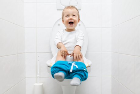 S-a inventat produsul care îți învață băiețelul (și soțul) să nimerească vasul de toaletă când face pipi