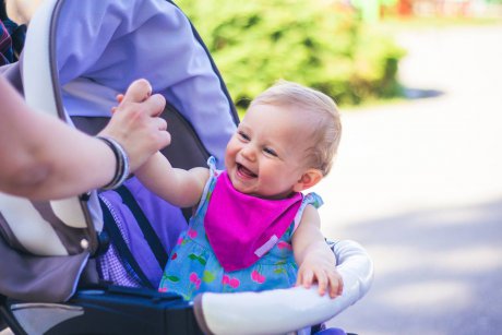 Studiu: Bebelușii plimbați în cărucioare sunt mai expuși poluării