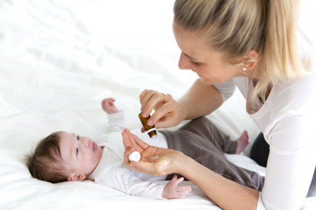 Când trebuie să renunți la homeopatie și să tratezi copilul cu medicamente: ce spune specialistul