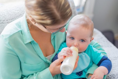 3 probleme digestive ale bebelușului și cum le rezolvi prin alimentație