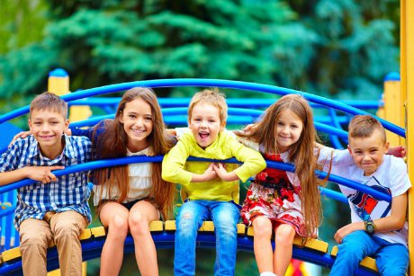 5 schimbări importante care se petrec în organismul copilului când se joacă în aer liber