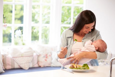 Ce să mănânci când alăptezi ca să nu provoci colici bebelușului